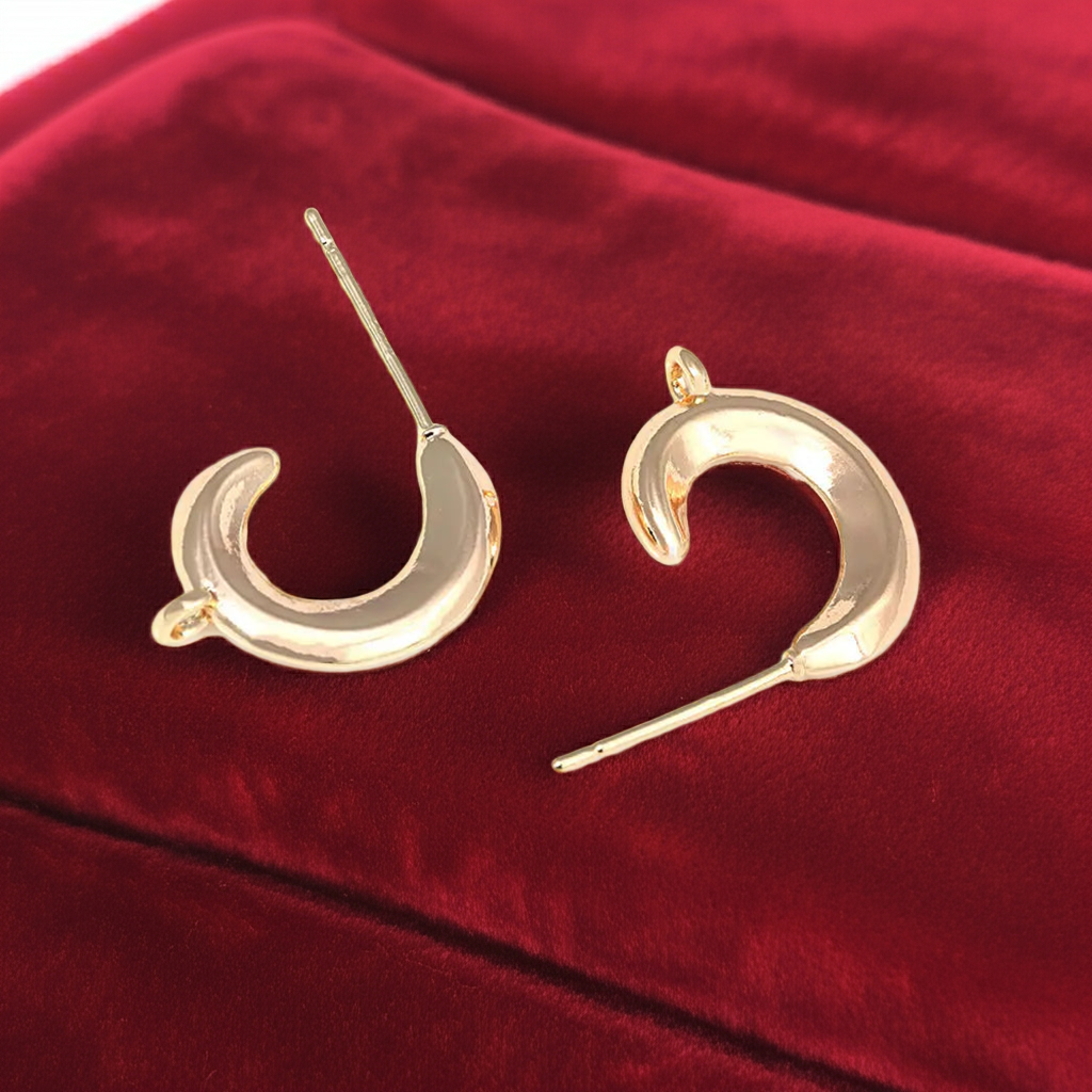 Curve Stud Earrings
