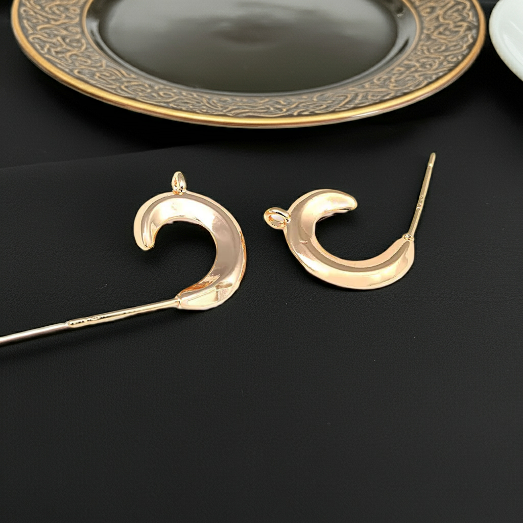 Curve Stud Earrings